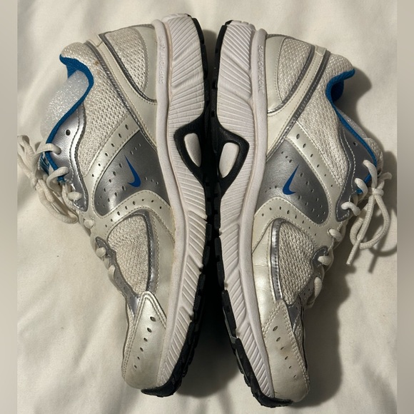 Nike women sneakers size 10 - Picture 4 of 12